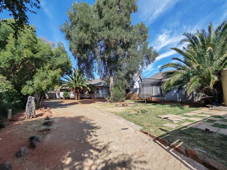 4 Bedroom Property for Sale in Lindene Northern Cape